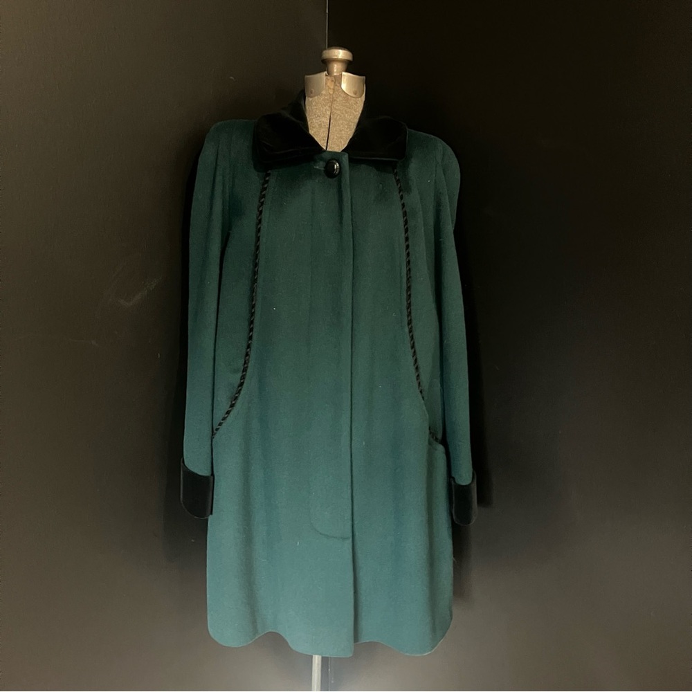 Vintage Super Fina Alorna by Forstmann Green Wool Coat with Black Velvet Trim